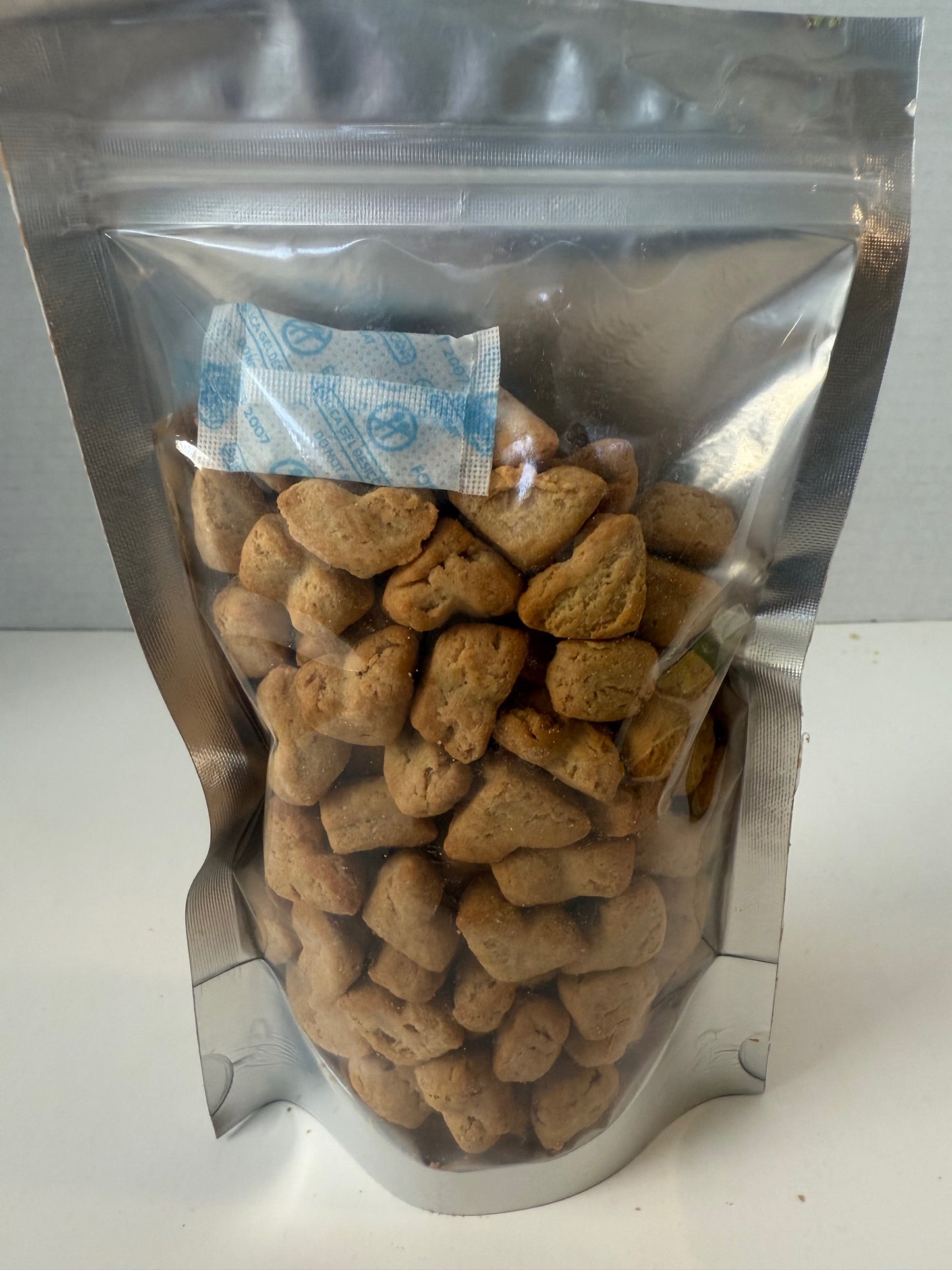 I Heart Peanut Butter Dog Treats – Crunchy Biscuits (6 oz)