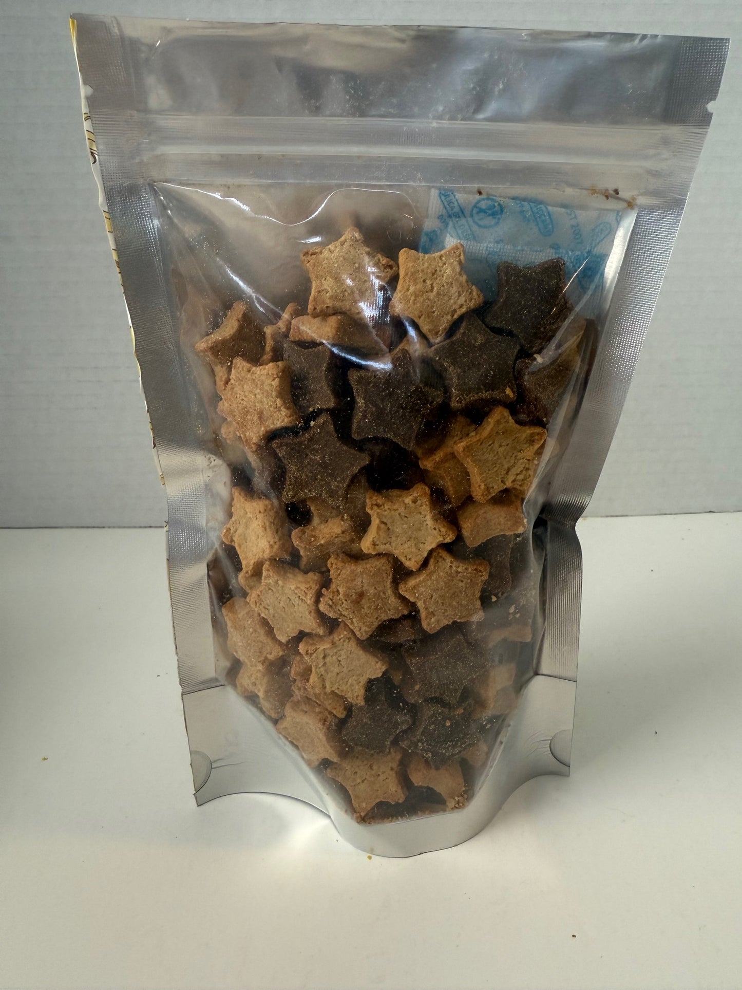 Peanut Butter, Banana & Bacon Dog Treats – Crunchy Biscuits (6 oz)